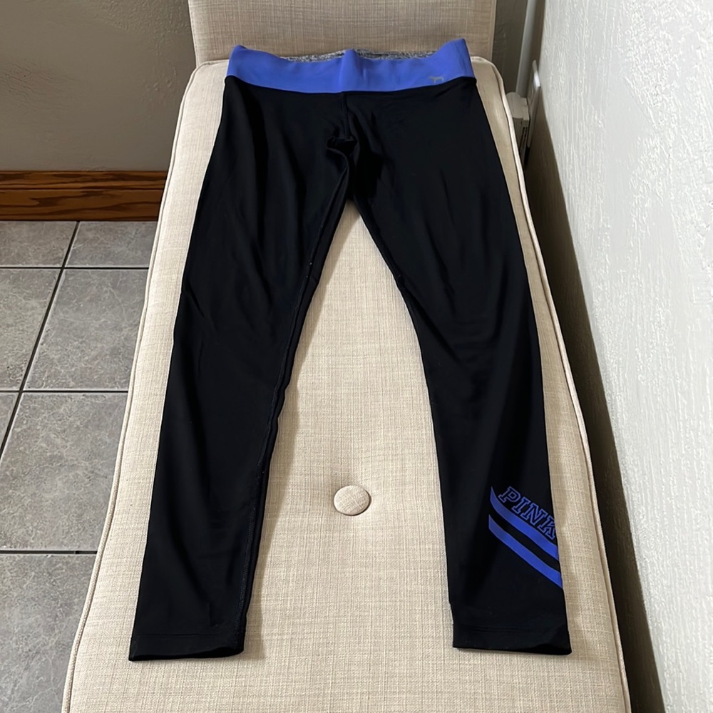 High quality, lightly worn leggings!